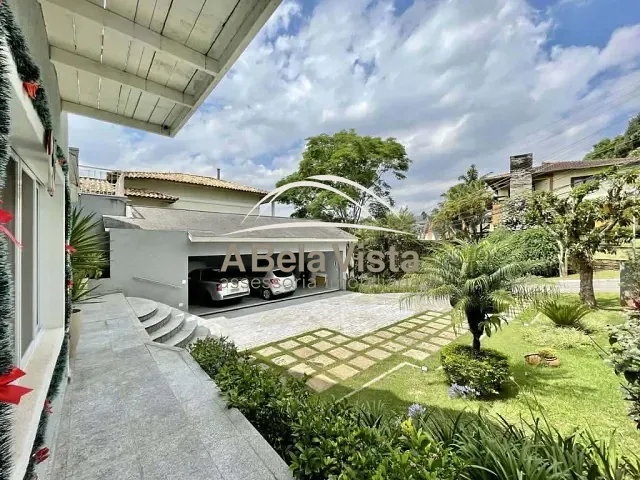 Casa com 847m² 4 quartos e 6 banheiros, à venda, no bairro São Paulo II em Cotia