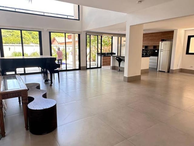 Casa com 360m² 4 quartos e 6 banheiros, à venda, no bairro Alphaville em Santana de Parnaíba
