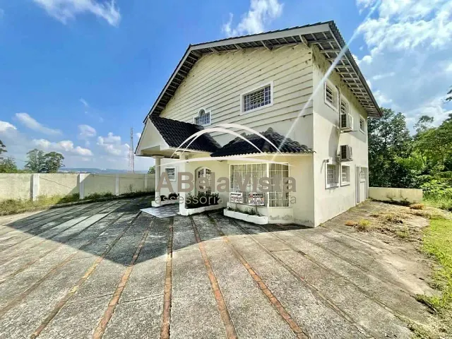 Casa à venda, no bairro Granja Viana II em Cotia