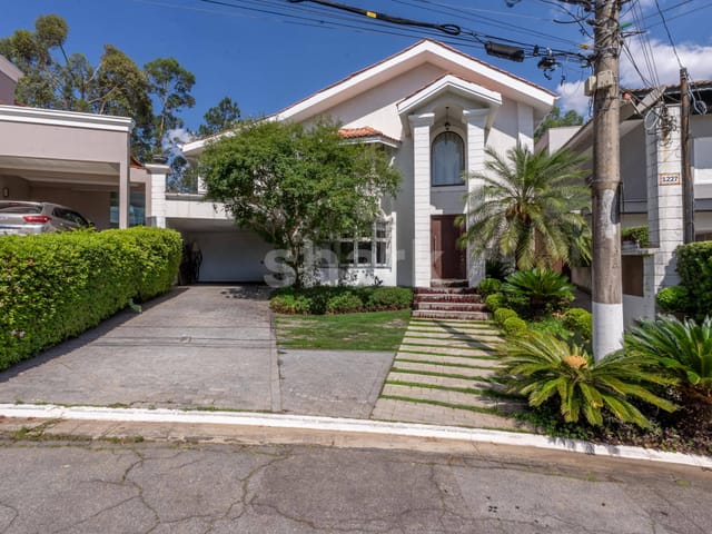 Casa com 568m² 4 quartos e 5 banheiros, à venda, no bairro Alphaville em Santana de Parnaíba