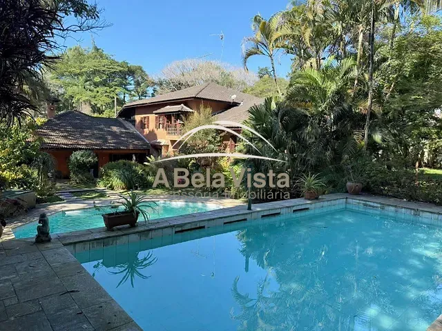 Casa com 2530m² 8 quartos e 8 banheiros, à venda, no bairro Vila Santo Antônio em Cotia