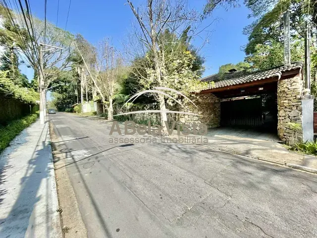 Casa com 2530m² 8 quartos e 8 banheiros, à venda, no bairro Vila Santo Antônio em Cotia