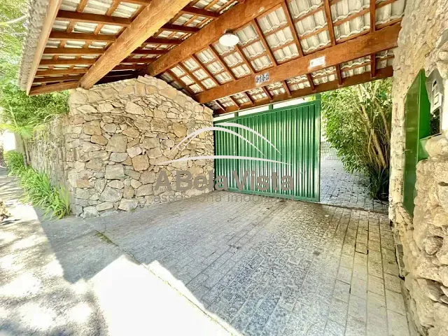 Casa com 2530m² 8 quartos e 8 banheiros, à venda, no bairro Vila Santo Antônio em Cotia