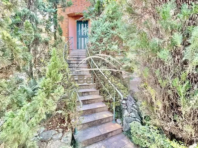 Casa com 383m² 4 quartos e 6 banheiros, à venda, no bairro São Paulo II em Cotia