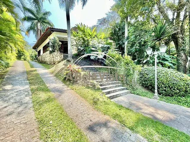 Casa com 628m² 6 quartos e 8 banheiros, à venda, no bairro Granja Viana em Cotia