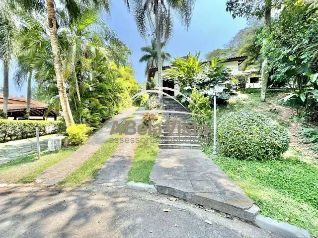 Casa com 628m² 6 quartos e 8 banheiros, à venda, no bairro Granja Viana em Cotia