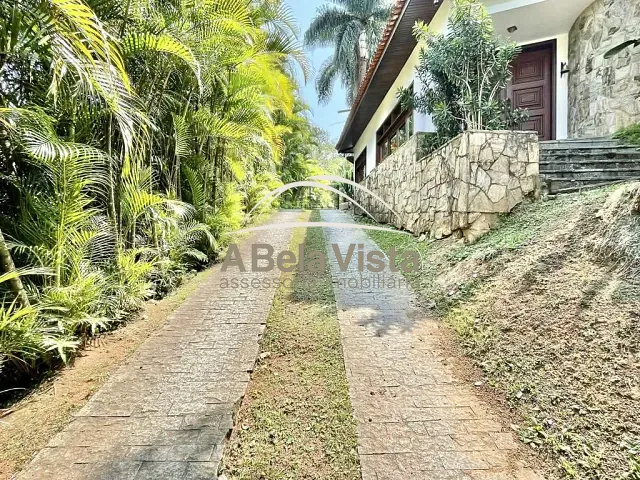 Casa com 628m² 6 quartos e 8 banheiros, à venda, no bairro Granja Viana em Cotia