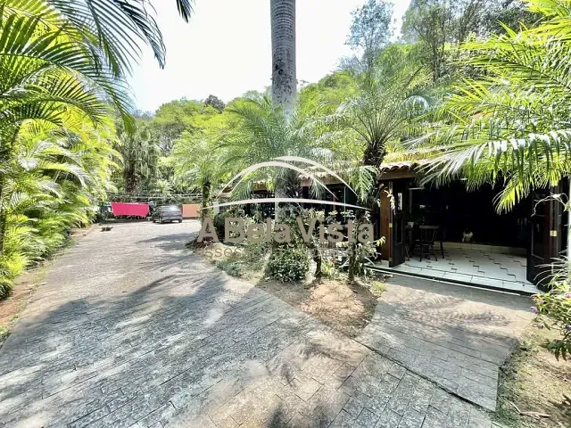 Casa com 628m² 6 quartos e 8 banheiros, à venda, no bairro Granja Viana em Cotia