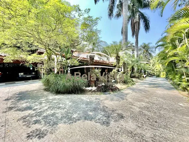 Casa com 628m² 6 quartos e 8 banheiros, à venda, no bairro Granja Viana em Cotia