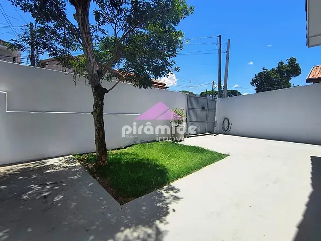 Casa 3 quartos e 2 banheiros, à venda ou para alugar, no bairro Jardim das Indústrias em São José dos Campos