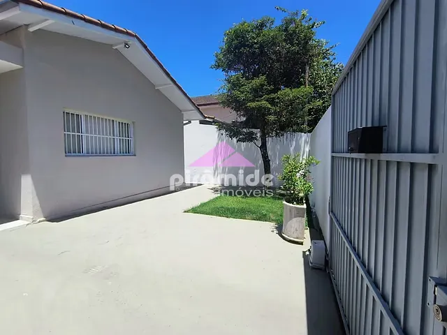 Casa 3 quartos e 2 banheiros, à venda ou para alugar, no bairro Jardim das Indústrias em São José dos Campos