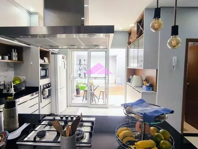Casa 3 quartos e 2 banheiros, à venda, no bairro Jardim das Indústrias em São José dos Campos