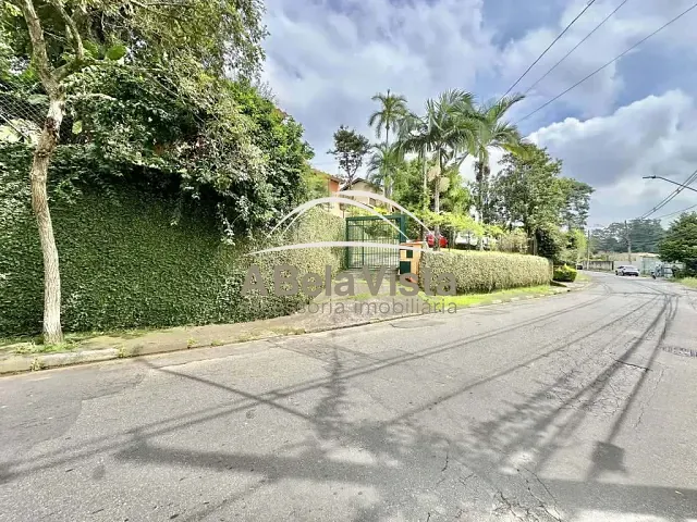 Casa com 879m² 4 quartos e 4 banheiros, à venda, no bairro Chácara Eliana em Cotia