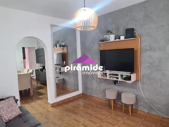 Casa 2 quartos e 2 banheiros, à venda, no bairro Conjunto Residencial Trinta e Um de Março em São José dos Campos