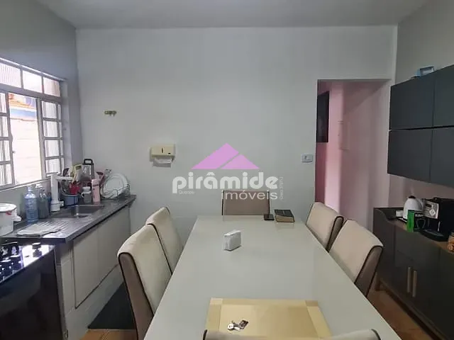 Casa 2 quartos e 2 banheiros, à venda, no bairro Conjunto Residencial Trinta e Um de Março em São José dos Campos