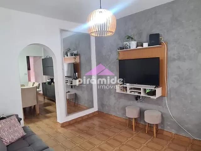 Casa 2 quartos e 2 banheiros, à venda, no bairro Conjunto Residencial Trinta e Um de Março em São José dos Campos