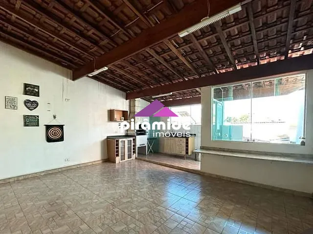 Casa com 180m² 4 quartos e 3 banheiros, à venda, no bairro Jardim Portugal em São José dos Campos