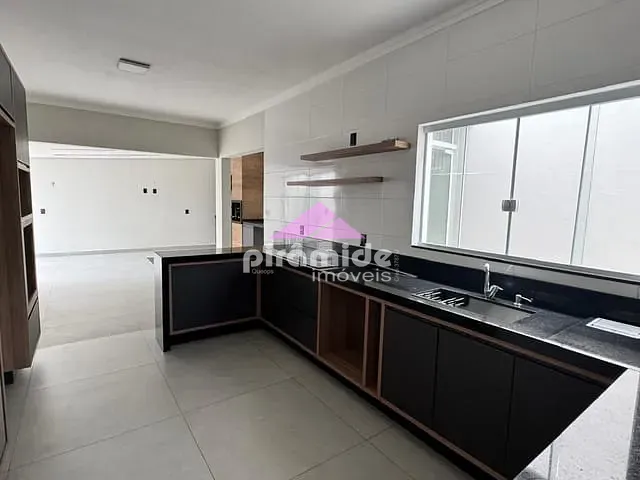 Casa com 250m² 3 quartos e 4 banheiros, à venda, no bairro Urbanova em São José dos Campos