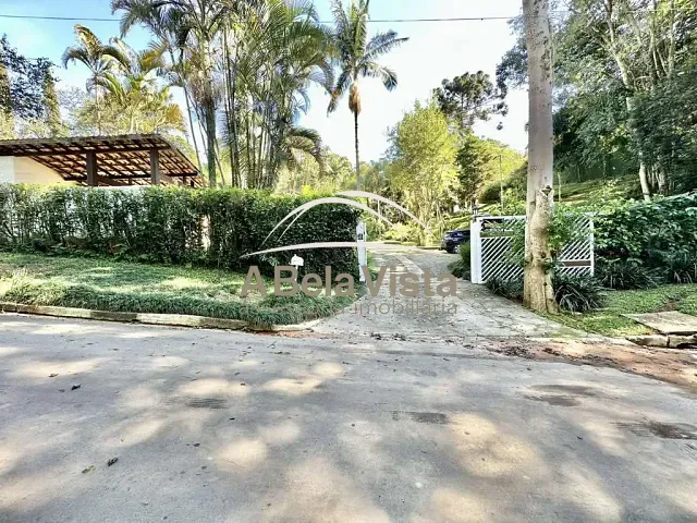 Casa com 2000m² 3 quartos e 5 banheiros, à venda, no bairro Algarve em Cotia