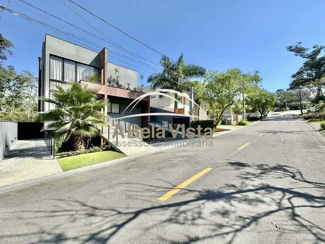 Casa com 515m² 3 quartos e 6 banheiros, à venda, no bairro Granja Viana em Cotia