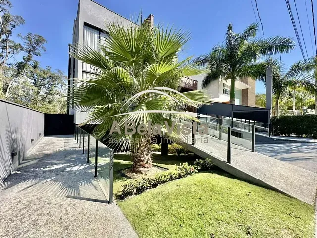 Casa com 515m² 3 quartos e 6 banheiros, à venda, no bairro Granja Viana em Cotia