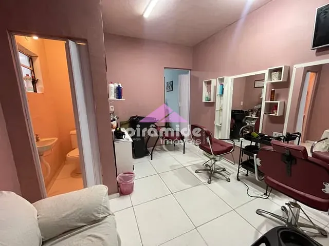 Casa com 250m² 2 quartos e 2 banheiros, à venda, no bairro Vila Iracema em São José dos Campos