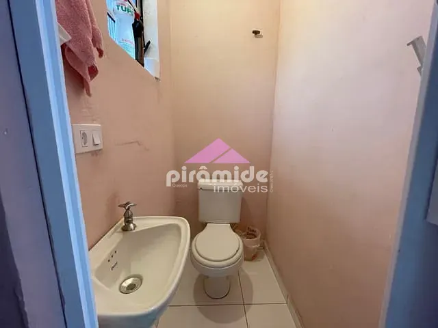 Casa com 250m² 2 quartos e 2 banheiros, à venda, no bairro Vila Iracema em São José dos Campos