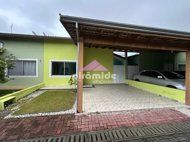 Casa com 120m² 3 quartos e 2 banheiros, à venda, no bairro Cidade Salvador em Jacareí