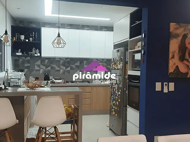 Casa com 250m² 4 quartos e 5 banheiros, à venda, no bairro Residencial Colinas em Caçapava