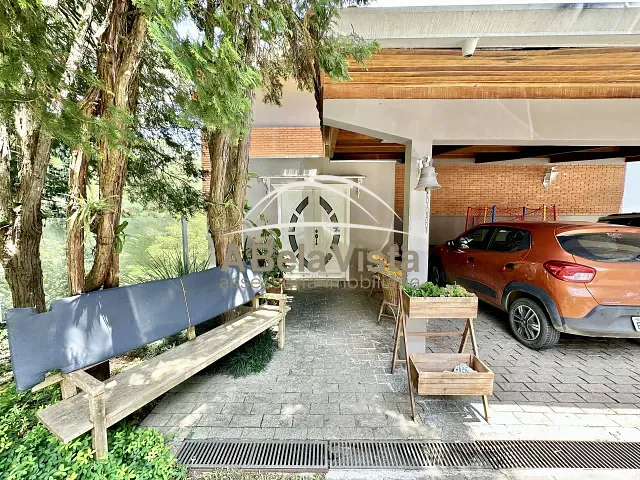 Casa com 733m² 4 quartos e 6 banheiros, à venda, no bairro São Paulo II em Cotia