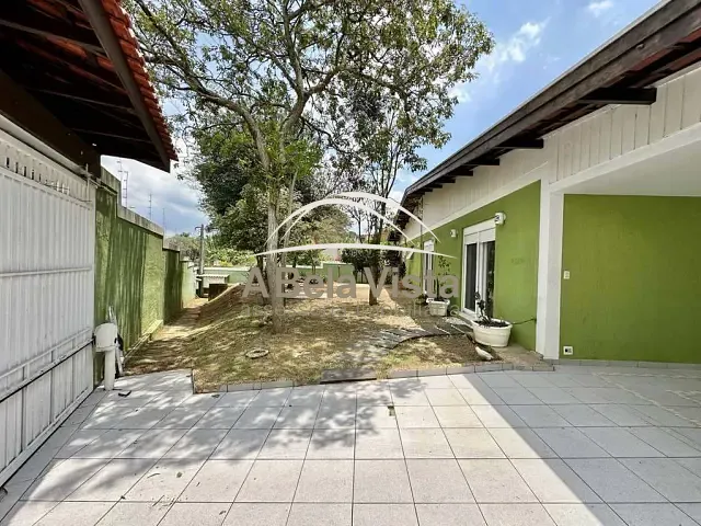 Casa com 981m² 8 quartos e 4 banheiros, à venda, no bairro Granja Viana em Cotia