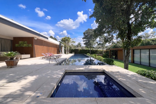 Casa com 2600m² 4 quartos e 6 banheiros, à venda ou para alugar, no bairro Fazenda Boa Vista em Porto Feliz