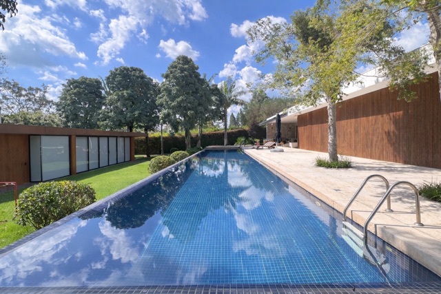 Casa com 2600m² 4 quartos e 6 banheiros, à venda ou para alugar, no bairro Fazenda Boa Vista em Porto Feliz