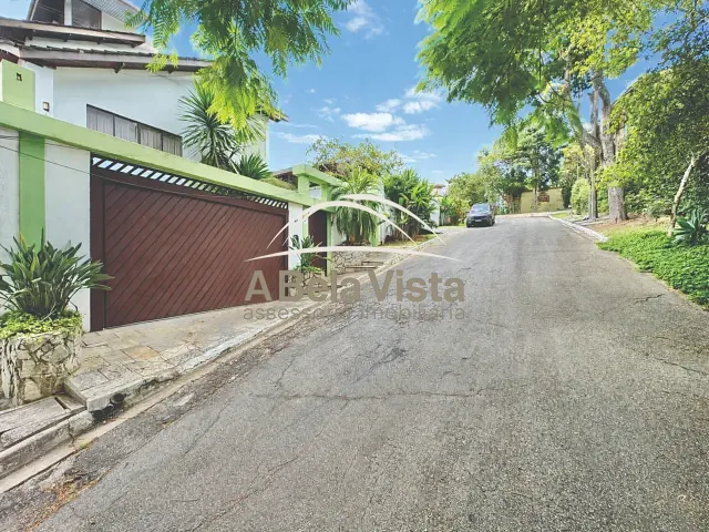 Casa com 374m² 4 quartos e 6 banheiros, à venda, no bairro San Diego Park em Cotia