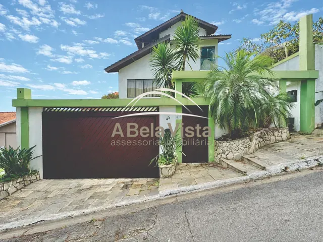 Casa com 374m² 4 quartos e 6 banheiros, à venda, no bairro San Diego Park em Cotia