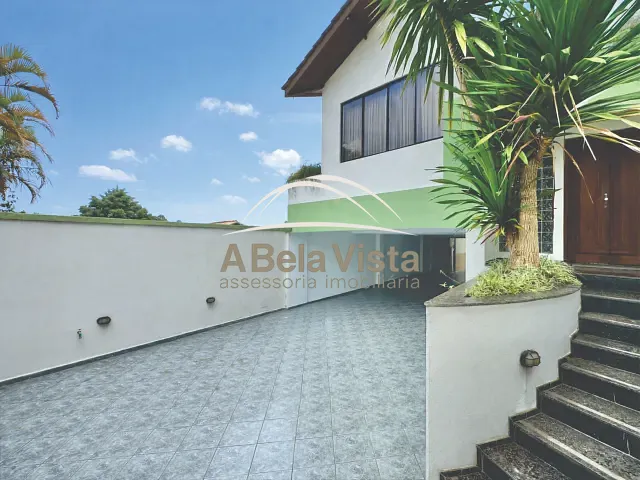 Casa com 374m² 4 quartos e 6 banheiros, à venda, no bairro San Diego Park em Cotia