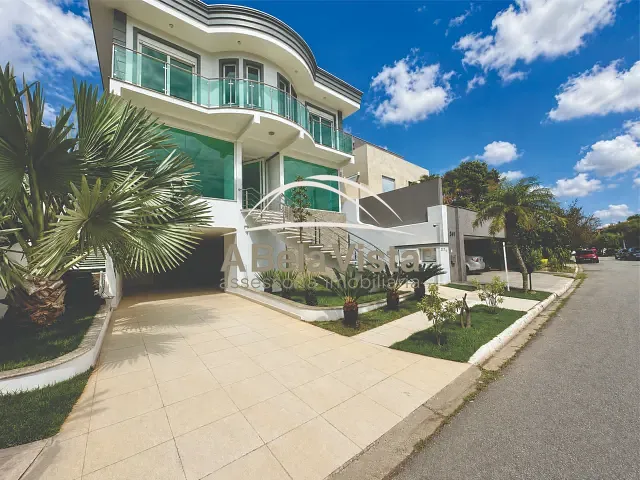 Casa com 361m² 5 quartos e 6 banheiros, à venda, no bairro São Paulo II em Cotia