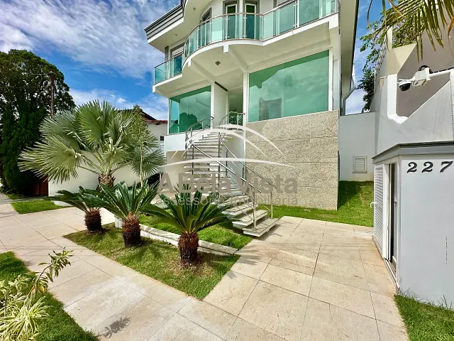Casa com 361m² 5 quartos e 6 banheiros, à venda, no bairro São Paulo II em Cotia