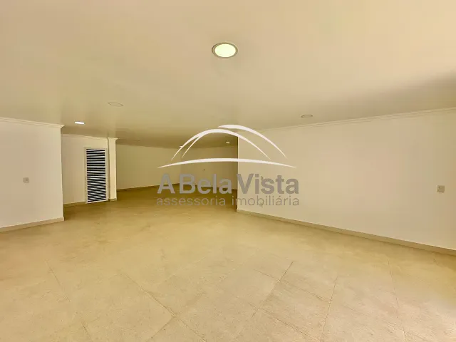 Casa com 361m² 5 quartos e 6 banheiros, à venda, no bairro São Paulo II em Cotia