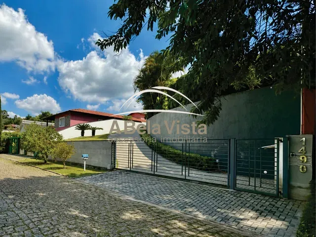 Casa com 1000m² 4 quartos e 5 banheiros, à venda, no bairro Granja Viana II em Cotia