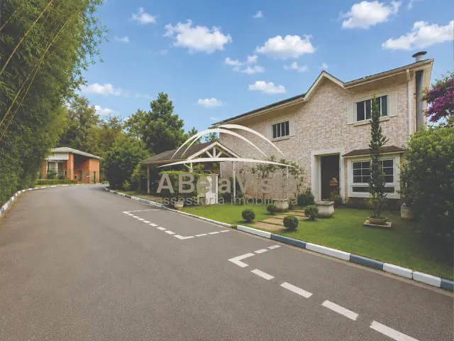 Casa com 761m² 4 quartos e 6 banheiros, à venda, no bairro Jardim das Paineiras em Cotia