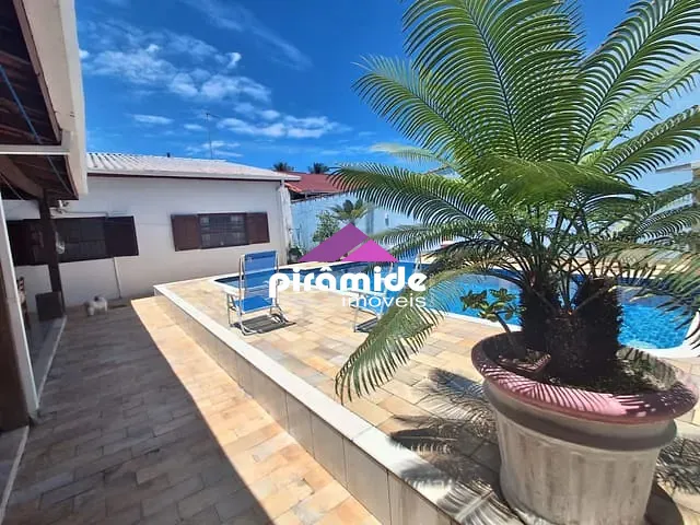 Casa 3 quartos e 3 banheiros, à venda, no bairro Praia das Palmeiras em Caraguatatuba