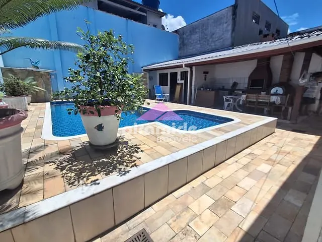 Casa 3 quartos e 3 banheiros, à venda, no bairro Praia das Palmeiras em Caraguatatuba