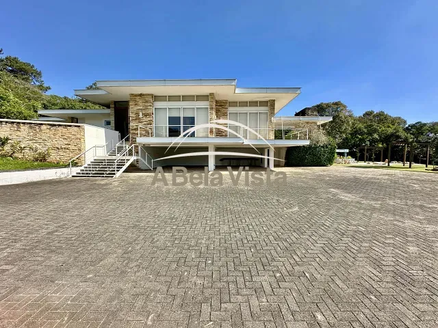 Casa com 5503m² 4 quartos e 6 banheiros, para alugar, no bairro Parque Silvino Pereira em Cotia