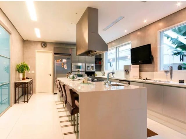 Casa com 1200m² 5 quartos e 8 banheiros, à venda, no bairro Tamboré em Santana de Parnaíba