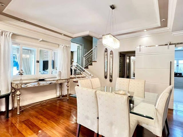 Casa com 700m² 4 quartos e 7 banheiros, à venda, no bairro Alphaville em Santana de Parnaíba
