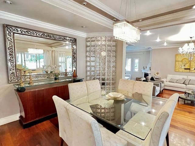 Casa com 700m² 4 quartos e 7 banheiros, à venda, no bairro Alphaville em Santana de Parnaíba
