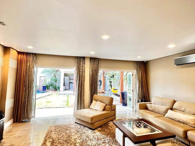 Casa com 700m² 4 quartos e 7 banheiros, à venda, no bairro Alphaville em Santana de Parnaíba