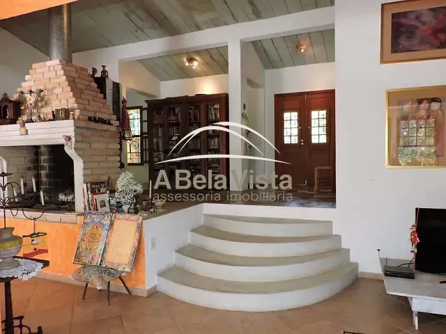 Casa 2 quartos e 4 banheiros, à venda, no bairro Moinho Velho em Embu das Artes