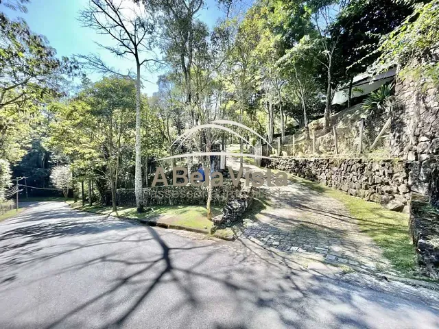 Casa com 3542m² 4 quartos e 4 banheiros, à venda, no bairro Moinho Velho em Embu das Artes